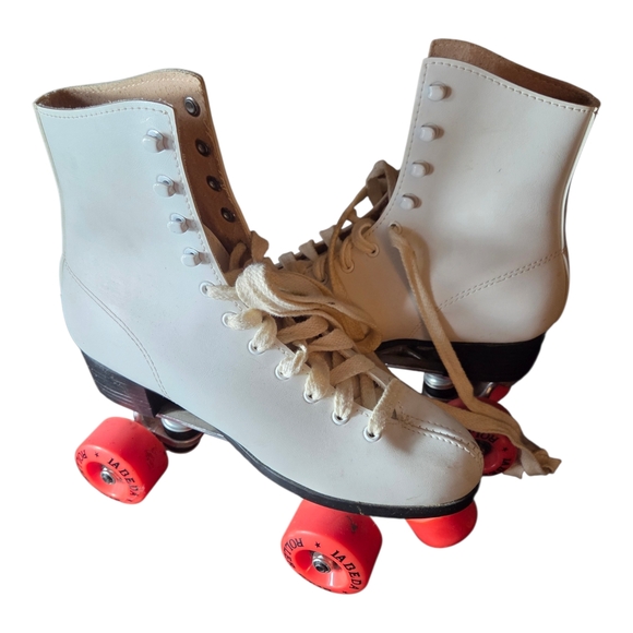 Roller Derby Shoes - Classic White Roller Skates with Red Wheels